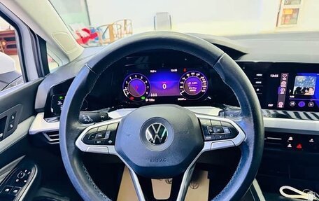 Volkswagen Golf VIII, 2021 год, 1 800 000 рублей, 8 фотография