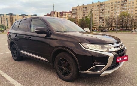 Mitsubishi Outlander III рестайлинг 3, 2017 год, 1 299 000 рублей, 4 фотография