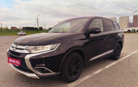 Mitsubishi Outlander III рестайлинг 3, 2017 год, 1 299 000 рублей, 2 фотография