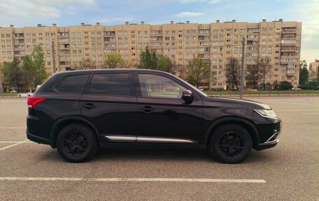 Mitsubishi Outlander III рестайлинг 3, 2017 год, 1 299 000 рублей, 10 фотография