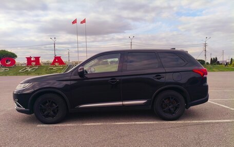 Mitsubishi Outlander III рестайлинг 3, 2017 год, 1 299 000 рублей, 11 фотография