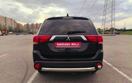 Mitsubishi Outlander III рестайлинг 3, 2017 год, 1 299 000 рублей, 9 фотография
