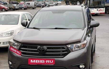 Toyota Highlander III, 2011 год, 2 350 000 рублей, 2 фотография