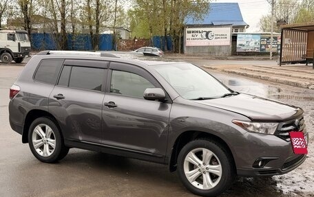 Toyota Highlander III, 2011 год, 2 350 000 рублей, 6 фотография