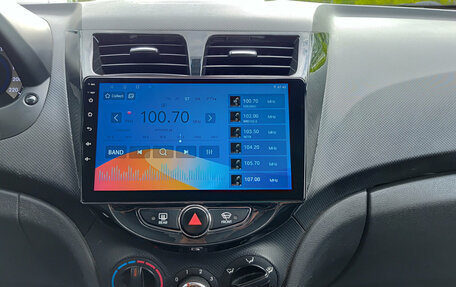 Hyundai Solaris II рестайлинг, 2011 год, 720 000 рублей, 18 фотография