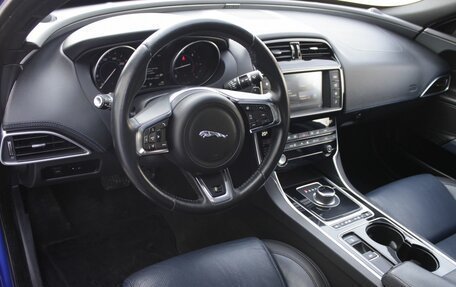 Jaguar XE I рестайлинг, 2016 год, 2 149 000 рублей, 10 фотография