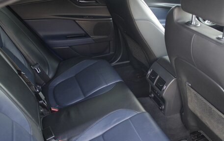 Jaguar XE I рестайлинг, 2016 год, 2 149 000 рублей, 13 фотография