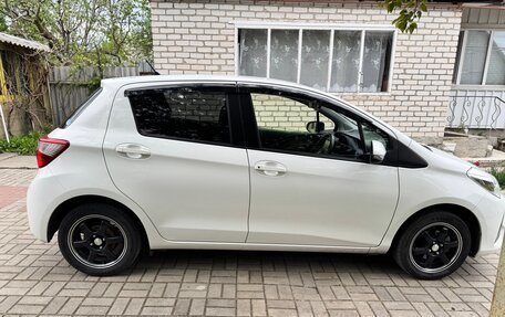 Toyota Vitz, 2017 год, 1 099 000 рублей, 2 фотография