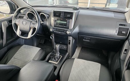 Toyota Land Cruiser Prado 150 рестайлинг 2, 2010 год, 2 999 000 рублей, 9 фотография