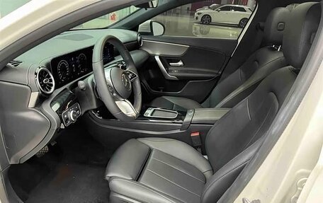 Mercedes-Benz A-Класс, 2023 год, 2 370 000 рублей, 8 фотография