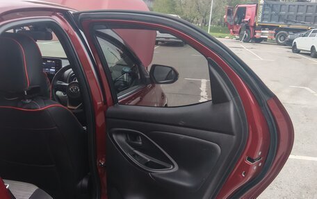 Toyota Yaris, 2021 год, 1 600 000 рублей, 9 фотография