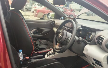 Toyota Yaris, 2021 год, 1 600 000 рублей, 11 фотография
