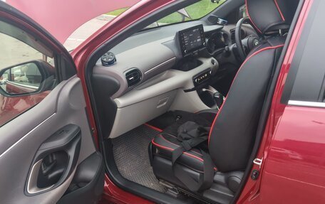 Toyota Yaris, 2021 год, 1 600 000 рублей, 14 фотография