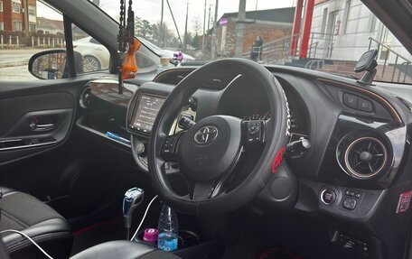 Toyota Vitz, 2018 год, 990 000 рублей, 6 фотография
