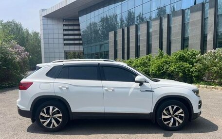 Volkswagen Touran III, 2022 год, 1 800 000 рублей, 5 фотография