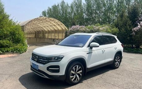 Volkswagen Touran III, 2022 год, 1 800 000 рублей, 4 фотография