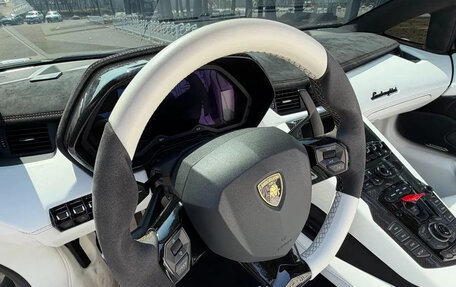 Lamborghini Aventador I рестайлинг, 2021 год, 46 000 000 рублей, 10 фотография