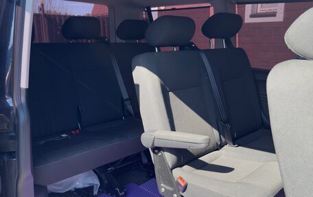 Volkswagen Caravelle T6 рестайлинг, 2017 год, 3 250 000 рублей, 9 фотография