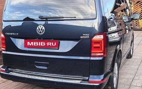 Volkswagen Caravelle T6 рестайлинг, 2017 год, 3 250 000 рублей, 4 фотография