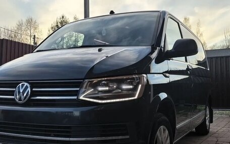 Volkswagen Caravelle T6 рестайлинг, 2017 год, 3 250 000 рублей, 2 фотография