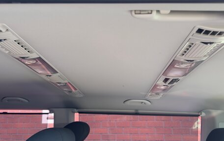 Volkswagen Caravelle T6 рестайлинг, 2017 год, 3 250 000 рублей, 11 фотография