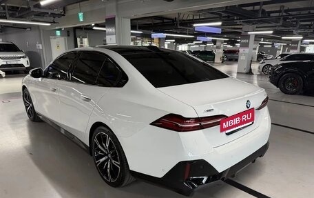BMW 5 серия, 2025 год, 7 560 750 рублей, 6 фотография