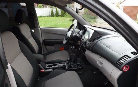Mitsubishi L200 IV рестайлинг, 2013 год, 1 450 000 рублей, 8 фотография