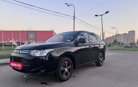 Mitsubishi Outlander III рестайлинг 3, 2014 год, 1 600 000 рублей, 3 фотография