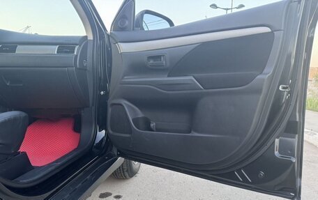 Mitsubishi Outlander III рестайлинг 3, 2014 год, 1 600 000 рублей, 9 фотография