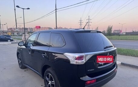 Mitsubishi Outlander III рестайлинг 3, 2014 год, 1 600 000 рублей, 2 фотография