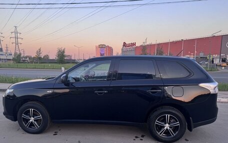 Mitsubishi Outlander III рестайлинг 3, 2014 год, 1 600 000 рублей, 13 фотография