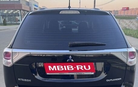 Mitsubishi Outlander III рестайлинг 3, 2014 год, 1 600 000 рублей, 12 фотография