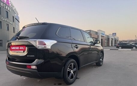 Mitsubishi Outlander III рестайлинг 3, 2014 год, 1 600 000 рублей, 7 фотография