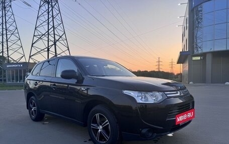 Mitsubishi Outlander III рестайлинг 3, 2014 год, 1 600 000 рублей, 8 фотография