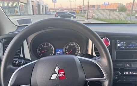 Mitsubishi Outlander III рестайлинг 3, 2014 год, 1 600 000 рублей, 17 фотография