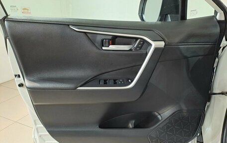 Toyota RAV4, 2020 год, 3 190 000 рублей, 16 фотография
