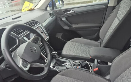 Volkswagen Tiguan II, 2021 год, 3 950 000 рублей, 2 фотография