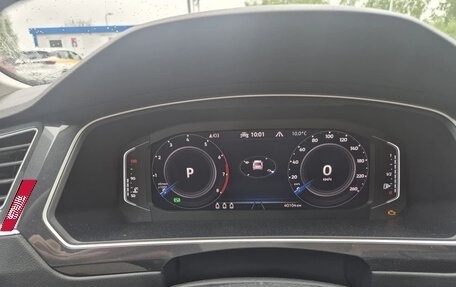 Volkswagen Tiguan II, 2021 год, 3 950 000 рублей, 3 фотография