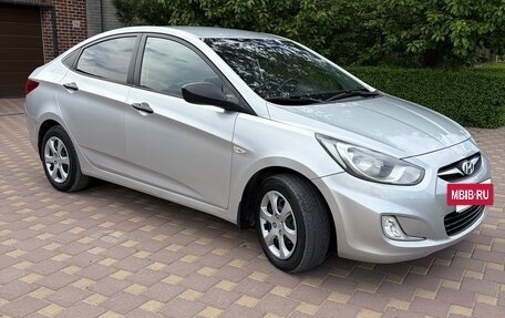 Hyundai Solaris II рестайлинг, 2011 год, 610 000 рублей, 2 фотография