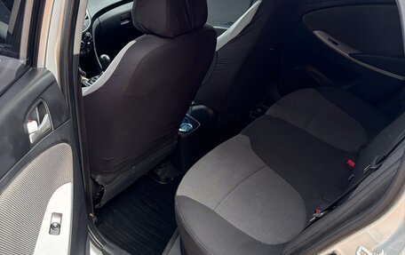Hyundai Solaris II рестайлинг, 2011 год, 610 000 рублей, 9 фотография
