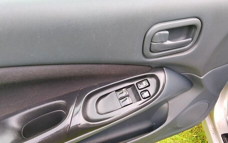 Nissan Almera, 2005 год, 268 000 рублей, 13 фотография