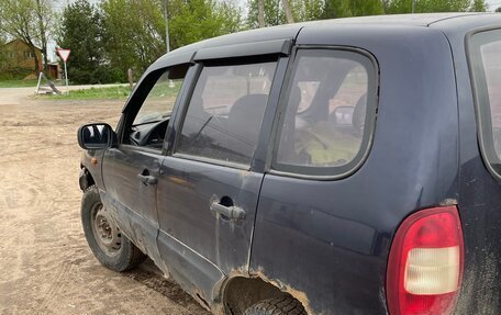 Chevrolet Niva I рестайлинг, 2004 год, 140 000 рублей, 2 фотография