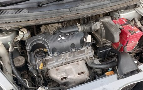 Mitsubishi Colt VI рестайлинг, 2003 год, 350 000 рублей, 7 фотография