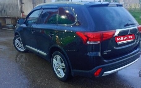 Mitsubishi Outlander III рестайлинг 3, 2016 год, 1 780 000 рублей, 3 фотография