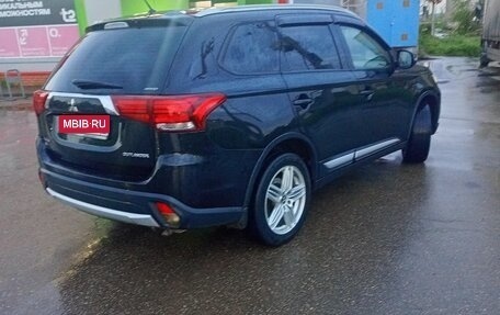 Mitsubishi Outlander III рестайлинг 3, 2016 год, 1 780 000 рублей, 4 фотография