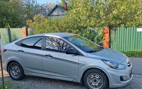 Hyundai Solaris II рестайлинг, 2012 год, 550 000 рублей, 3 фотография