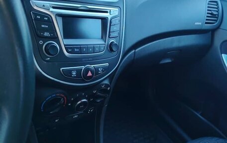 Hyundai Solaris II рестайлинг, 2015 год, 585 000 рублей, 4 фотография