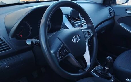 Hyundai Solaris II рестайлинг, 2015 год, 585 000 рублей, 3 фотография
