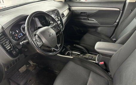 Mitsubishi Outlander III рестайлинг 3, 2018 год, 1 749 000 рублей, 10 фотография