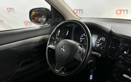 Mitsubishi Outlander III рестайлинг 3, 2018 год, 1 749 000 рублей, 13 фотография